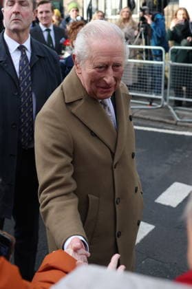 Image Licensed to Parsons Media. 09 02 2026. Clitheroe, United Kingdom. The King visits Lancashire. Clitheroe Train Station. His Majesty King Charles III greets members of the public as he arrives at Clitheroe Train Statoun for a day of visits in Lancashire.  Copyright: xRyanxJenkinsonx xParsonsxMediax PAR-9184-0037