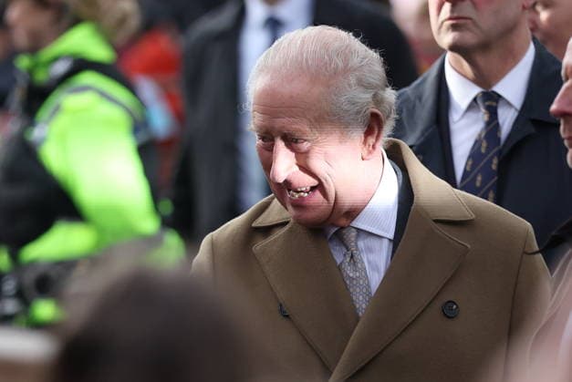 Image Licensed to Parsons Media. 09 02 2026. Clitheroe, United Kingdom. The King visits Lancashire. Clitheroe Train Station. His Majesty King Charles III greets members of the public as he arrives at Clitheroe Train Statoun for a day of visits in Lancashire.  Copyright: xRyanxJenkinsonx xParsonsxMediax PAR-9184-0076