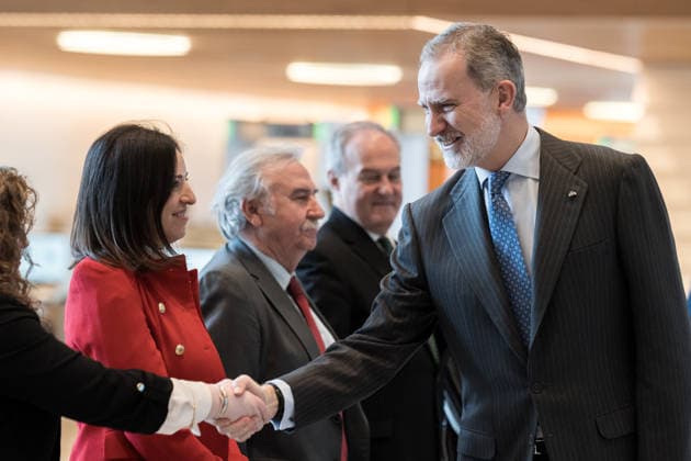 The King presents the National Sociology and Political Science Award 2025 King Felipe VI, during the presentation of the National Sociology and Political Science Award 2025 to the Professor of Sociology at the University of Valencia, Capitolina Díaz Martínez, in the Royal Collections Gallery of the Royal Palace in Madrid, on February 9, 2026, in Madrid Spain The award is given in recognition of the academic, scientific and professional contribution and career in the field of Sociology or Political Science 09 FEBRUARY 2026 Diego Radamé Espana  Copyright: xDiegoxRadamÃ sx 7276546