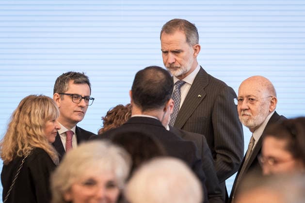 The King presents the National Sociology and Political Science Award 2025 King Felipe VI, the President of the CIS, José Tezanos, and the Minister of the Presidency, Félix Bolanos, during the presentation of the National Sociology and Political Science Award 2025 to the Professor of Sociology at the University of Valencia, Capitolina Díaz Martínez, in the Royal Collections Gallery of the Royal Palace of Madrid, on February 9, 2026, in Madrid Spain The prize is awarded in recognition of the academic, scientific and professional contribution and trajectory in the field of Sociology or Political Science 09 FEBRUARY 2026 Diego Radamé Spain Copyright: xDiegoxRadamà sx 7276548