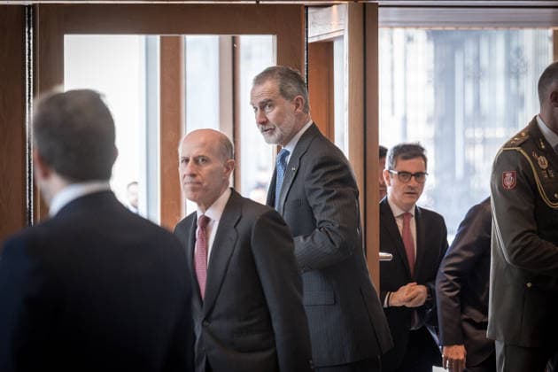 The King presents the National Sociology and Political Science Award 2025 King Felipe VI, during the presentation of the National Sociology and Political Science Award 2025 to the Professor of Sociology at the University of Valencia, Capitolina Díaz Martínez, in the Royal Collections Gallery of the Royal Palace in Madrid, on February 9, 2026, in Madrid Spain The award is given in recognition of the academic, scientific and professional contribution and career in the field of Sociology or Political Science 09 FEBRUARY 2026 Diego Radamé Espana  Copyright: xDiegoxRadamÃ sx 7276547