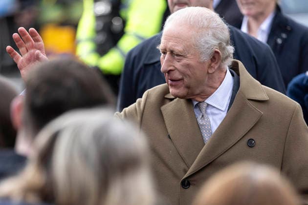 Image Licensed to Parsons Media. 09 02 2026. Clitheroe, United Kingdom. The King visits Lancashire. Clitheroe Train Station. His Majesty King Charles III greets members of the public as he arrives at Clitheroe Train Statoun for a day of visits in Lancashire.  Copyright: xRyanxJenkinsonx xParsonsxMediax PAR-9184-0084