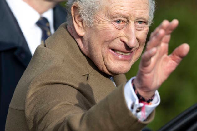 Image Licensed to Parsons Media. 09 02 2026. Clitheroe, United Kingdom. The King visits Lancashire. Clitheroe Train Station. His Majesty King Charles III greets members of the public as he arrives at Clitheroe Train Statoun for a day of visits in Lancashire.  Copyright: xRyanxJenkinsonx xParsonsxMediax PAR-9184-0102