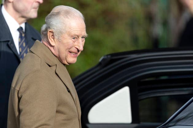 Image Licensed to Parsons Media. 09 02 2026. Clitheroe, United Kingdom. The King visits Lancashire. Clitheroe Train Station. His Majesty King Charles III greets members of the public as he arrives at Clitheroe Train Statoun for a day of visits in Lancashire.  Copyright: xRyanxJenkinsonx xParsonsxMediax PAR-9184-0103