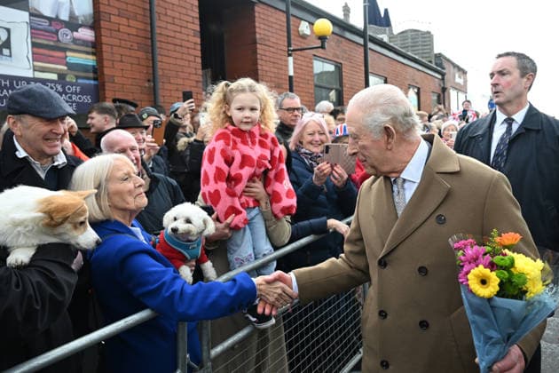 . 09 02 2026. Clitheroe, United Kingdom. King Charles III on a walkabout during a visit to Clitheroe in Lancashire, United Kingdom.  xPoolx xi-Imagesx IIM-26557-0015