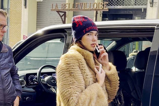 Exclusive Singer Dua Lipa steps out of her van with a cigarette in her mouth before heading to recording studios in Paris, France, on February 9, 2026 Gedeon Taieb Bestimage Exclusive Singer Dua Lipa steps out of her van with a cigarette in her mouth before heading to recording studios in Paris, France, on February 9, 2026 Paris France  Copyright: xGedeonxTaiebx xBestimagexGedeonxTaiebx xBestimagex