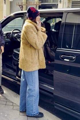 Exclusive Singer Dua Lipa steps out of her van with a cigarette in her mouth before heading to recording studios in Paris, France, on February 9, 2026 Gedeon Taieb Bestimage Exclusive Singer Dua Lipa steps out of her van with a cigarette in her mouth before heading to recording studios in Paris, France, on February 9, 2026 Paris France  Copyright: xGedeonxTaiebx xBestimagexGedeonxTaiebx xBestimagex