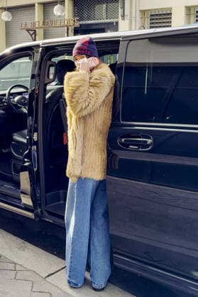 Exclusive Singer Dua Lipa steps out of her van with a cigarette in her mouth before heading to recording studios in Paris, France, on February 9, 2026 Gedeon Taieb Bestimage Exclusive Singer Dua Lipa steps out of her van with a cigarette in her mouth before heading to recording studios in Paris, France, on February 9, 2026 Paris France  Copyright: xGedeonxTaiebx xBestimagexGedeonxTaiebx xBestimagex