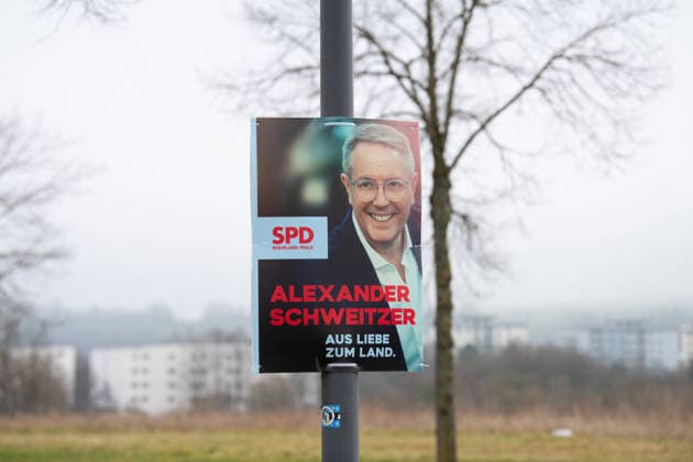 Landtagswahl Trier in Rheinland-Pfalz, Deutschland, Wahlplakat, Werbung für den Kandidaten einer politischen Partei, Wahlkampf *** State election Trier in Rhineland Palatinate, Germany, Election poster, Advertising for the Candidates a political Party, Election campaign 1133605705