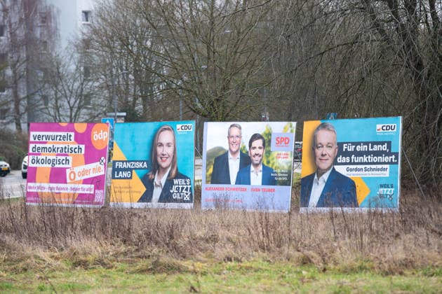 Landtagswahl in Trier, Rheinland-Pfalz, Deutschland, Wahlplakat mit Werbung für den Kandidaten einer politischen Partei, Wahlkampf *** State election in Trier, Rhineland Palatinate, Germany, Election poster with Advertising for the Candidates a political Party, Election campaign 1133605723