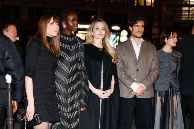 Alice Winocour, Anyier Anei, Angelina Jolie, Louis Garrel et Ella Rumpf Arrivals at the Coutures Première at the Pathé Palace cinema in Paris, France, February 9, 2026 Julien Sarkissian Bestimage Arrivals at the Coutures Première at Pathe Palace on February 09, 2026 in Paris, France Paris France  Copyright: xSarkissian-Vieillot BestimagexSarkissian-Vieillot Bestimagex
