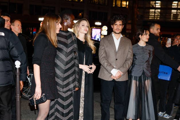 Alice Winocour, Anyier Anei, Angelina Jolie, Louis Garrel et Ella Rumpf Arrivals at the Coutures Première at the Pathé Palace cinema in Paris, France, February 9, 2026 Julien Sarkissian Bestimage Arrivals at the Coutures Première at Pathe Palace on February 09, 2026 in Paris, France Paris France  Copyright: xSarkissian-Vieillot BestimagexSarkissian-Vieillot Bestimagex