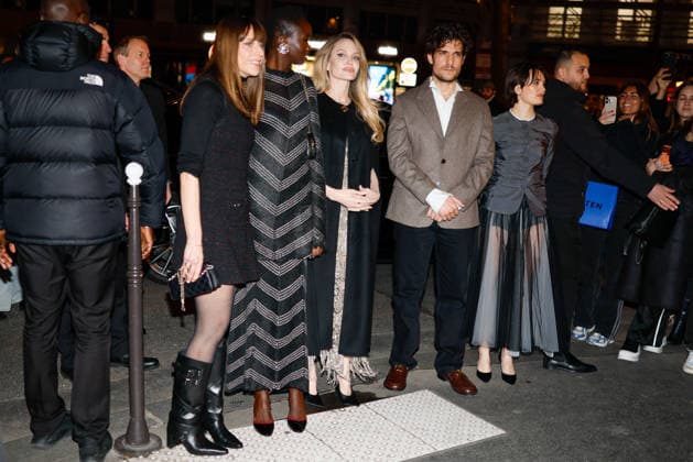 Alice Winocour, Anyier Anei, Angelina Jolie, Louis Garrel et Ella Rumpf Arrivals at the Coutures Première at the Pathé Palace cinema in Paris, France, February 9, 2026 Julien Sarkissian Bestimage Arrivals at the Coutures Première at Pathe Palace on February 09, 2026 in Paris, France Paris France  Copyright: xSarkissian-Vieillot BestimagexSarkissian-Vieillot Bestimagex