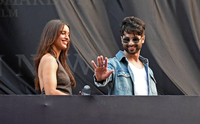 Bollywood actors Shahid Kapoor & Triptii Dimri promote their upcoming film, O Romeo in Mumbai, India - 10 Feb 2026 L-R Indian film actress Triptii Dimri looks on as actor Shahid Kapoor waves to fans (not in photo) as they promote their upcoming film O Romeo outside a multiplex in Mumbai. The film will be release on 13th February 2026. Mumbai India Copyright: xAshishxVaishnavx xSOPAxImagesx AVaishnav_Bollywood actors Shahid Kapoor _ Triptii Dimri promote their upcoming film O_Romeo in (6)
