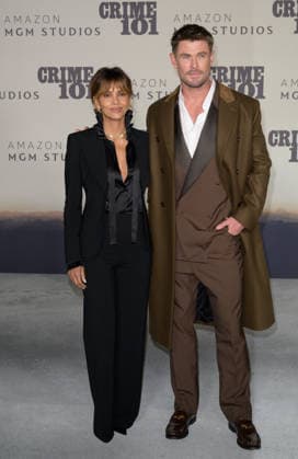 Crime 101 Premiere - Los Angeles, USA LOS ANGELES, USA. February 10, 2026: Halle Berry & Chris Hemsworth at the premiere for Crime 101 at the United Theatre. Los Angeles CA USA  Copyright: xPaulxSmith Featureflashx