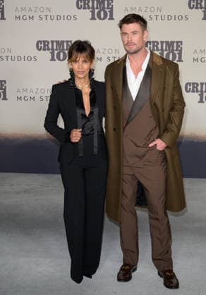 Crime 101 Premiere - Los Angeles, USA LOS ANGELES, USA. February 10, 2026: Halle Berry & Chris Hemsworth at the premiere for Crime 101 at the United Theatre. Los Angeles CA USA  Copyright: xPaulxSmith Featureflashx