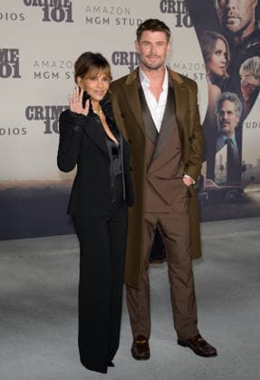 Crime 101 Premiere - Los Angeles, USA LOS ANGELES, USA. February 10, 2026: Halle Berry & Chris Hemsworth at the premiere for Crime 101 at the United Theatre. Los Angeles CA USA  Copyright: xPaulxSmith Featureflashx