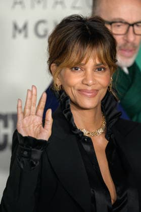 Crime 101 Premiere - Los Angeles, USA LOS ANGELES, USA. February 10, 2026: Halle Berry at the premiere for Crime 101 at the United Theatre. Los Angeles CA USA  Copyright: xPaulxSmith Featureflashx