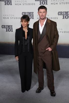 LOS ANGELES, CALIFORNIA FEBRUARY 10 Halle Berry Chris Hemsworth attends the world premiere of Amazon MGM Studios Crime 101 at The United Theater on Broadway on February 10, 2026 in Los Angeles, California Credit AdMedia 452944 2026 02 10  Copyright: xAdMediax STAR_452944_027