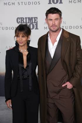 LOS ANGELES, CALIFORNIA FEBRUARY 10 Halle Berry Chris Hemsworth attends the world premiere of Amazon MGM Studios Crime 101 at The United Theater on Broadway on February 10, 2026 in Los Angeles, California Credit AdMedia 452944 2026 02 10  Copyright: xAdMediax STAR_452944_028
