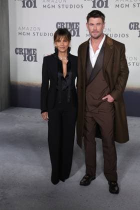 LOS ANGELES, CALIFORNIA FEBRUARY 10 Halle Berry Chris Hemsworth attends the world premiere of Amazon MGM Studios Crime 101 at The United Theater on Broadway on February 10, 2026 in Los Angeles, California Credit AdMedia 452944 2026 02 10  Copyright: xAdMediax STAR_452944_030