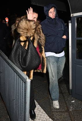Dua Lipa and her fiancé Callum Turner went to dinner at the Voltaire restaurant in Paris and come out very angry at photographers on February 10, 2026 Yehiel Chekroune Bestimage Dua Lipa and her fiancé Callum Turner went to dinner at the Voltaire restaurant in Paris on February 10, 2026 Paris France  Copyright: xYehielxChekrounex xBestimagexYehielxChekrounex xBestimagex
