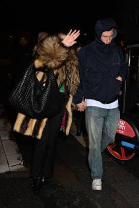 Dua Lipa and her fiancé Callum Turner went to dinner at the Voltaire restaurant in Paris and come out very angry at photographers on February 10, 2026 Yehiel Chekroune Bestimage Dua Lipa and her fiancé Callum Turner went to dinner at the Voltaire restaurant in Paris on February 10, 2026 Paris France  Copyright: xYehielxChekrounex xBestimagexYehielxChekrounex xBestimagex