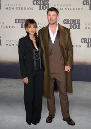 LOS ANGELES, USA February 10, 2026 Halle Berry Chris Hemsworth at the premiere for Crime 101 at the United Theatre Picture Paul Smith Featureflash 452949 2026 02 10 CA Los Angeles  Copyright: xPaulxSmithx xFeaturesxFlashx xStarfacex STAR_452949_028