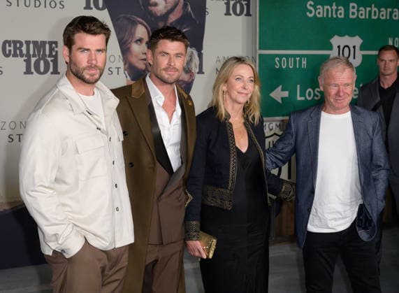 LOS ANGELES, USA February 10, 2026 Liam Hemsworth, Chris Hemsworth parents Leonie Craig Hemsworth at the premiere for Crime 101 at the United Theatre Picture Paul Smith Featureflash 452949 2026 02 10 CA Los Angeles  Copyright: xPaulxSmithx xFeaturesxFlashx xStarfacex STAR_452949_089