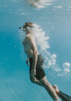 boy snorkeling under water in maui Waimea, Hawaii, United States CR_NOZI260210-1962483-01 ,model released, Symbolfoto