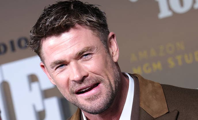 10 February, 2026 - Los Angeles, California - Chris Hemsworth. World Premiere Of Amazon MGM Studios Crime 101 held at The United Theater on Broadway, in Los Angeles. Los Angeles USA - ZUMAa123 20260210_zaa_a123_099 Copyright: xADx