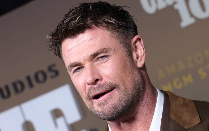 10 February, 2026 - Los Angeles, California - Chris Hemsworth. World Premiere Of Amazon MGM Studios Crime 101 held at The United Theater on Broadway, in Los Angeles. Los Angeles USA  - ZUMAa123 20260210_zaa_a123_143 Copyright: xADx