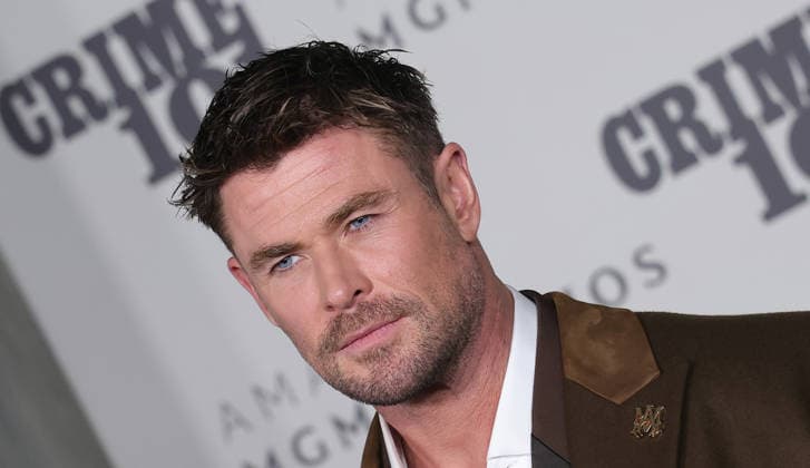 10 February, 2026 - Los Angeles, California - Chris Hemsworth. World Premiere Of Amazon MGM Studios Crime 101 held at The United Theater on Broadway, in Los Angeles. Los Angeles USA  - ZUMAa123 20260210_zaa_a123_148 Copyright: xADx