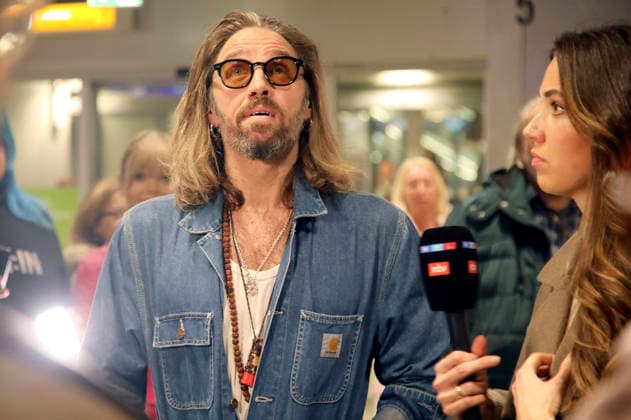 Gil Ofarim at the return of the jungle camp candidates of the RTL reality TV show Ich bin ein Star holt mich hier raus from Australia at Frankfurt am Main Airport Frankfurt, 11 02 2026 Foto:xAgenturxWehnertx xGränzdörferx xFuturexImagex dschungel_rueckkehr_6256