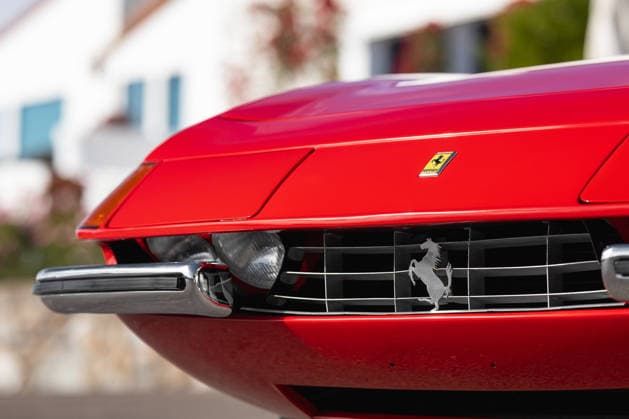Vintage Hollywood Ferrari that featured in A Star is Born heads under the hammer at estimated £1.9m Story from Jam Press (Hollywood Ferrari Sale) Pictured: The 1971 Ferrari 365 GTB 4 Daytona Spider by Scaglietti. Vintage Hollywood Ferrari that featured in A Star is Born heads under the hammer at estimated £1.9m A vintage Hollywood Ferrari that featured in ‘A Star is Born’ heads under the hammer at an estimated £1.9m. This breathtaking 1971 Ferrari 365 GTB 4 Daytona Spider by Scaglietti presents a unique chance at owning a part of silver screen history. The motor is believed to have appeared in both A Star Is Born, featuring Kris Kristofferson and Barbra Streisand, and The Gumball in 1976. The 55-year-old ride was formerly owned by  Copyright: xJamxPress CourtesyxofxRMxSotheby s