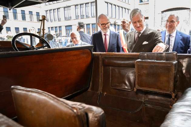 King Philippe Visits FN Browning HERSTAL, BELGIUM - FEBRUARY 11 : King Philippe of Belgium, Julien Compere CEO FN Herstal, Pierre-Yves Jeholet (MR), Vice-Chairman and Walloon Minister for the Economy, Industry, the Digital Economy, Employment and Training and Adrien Dolimont (MR), Minister-President of Wallonia, responsible for Budget, Finance, Research and Animal Welfare pictured visiting the FN Browning factory in Herstal on February 11, 2026 in Herstal, Belgium, 11 02 2026 Herstal Belgium  Copyright: xPhilipxReynaersx
