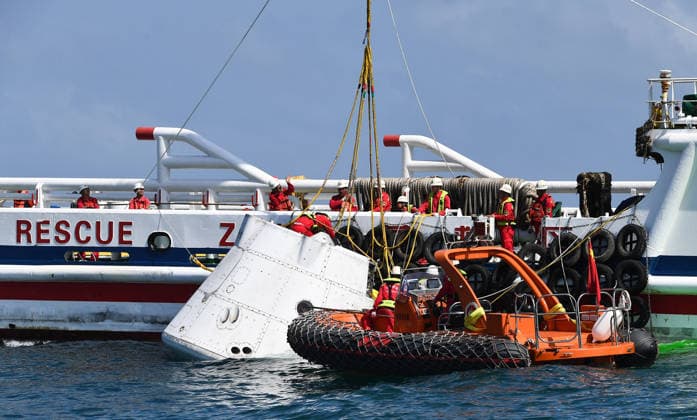 (260211) -- WENCHANG, Feb. 11, 2026 -- A rescue ship lifts the return capsule of China s new-generation Mengzhou crewed spaceship, Feb. 11, 2026. A low-altitude demonstration and verification flight test for the Long March-10 carrier rocket and a maximum dynamic pressure abort flight test for the new-generation crewed spaceship system Mengzhou are successfully conducted at the Wenchang Spacecraft Launch Site in south China s Hainan Province on Wednesday. ) (EyesOnSci) CHINA-HAINAN-WENCHANG-LONG MARCH-10 CARRIER ROCKET-MENGZHOU SPACESHIP-FLIGHT TESTS (CN) YangxGuanyu 