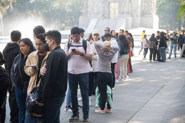 People line up to receive a dose of Measles vaccine during a vaccination campaign following a surge in measles cases in the country, on February 11, 2026, in Mexico City, Mexico. Mexico City Mexico  - ZUMAe321 20260211_zia_e321_012 Copyright: xMarcoxGonzalezx