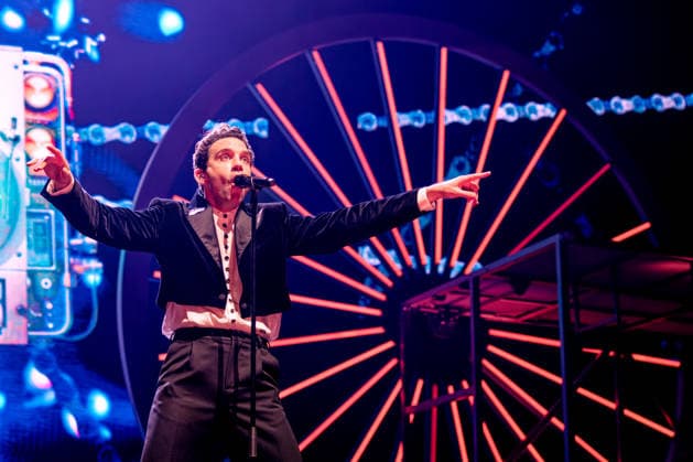 February 11, 2026, Manchester, United Kingdom: Mika (MICHAEL HOLBROOK PENNIMAN JR) performs on stage at the AO Arena, Manchester, UK, during his Spinning Out tour, delivering a flamboyant, high-energy set to a packed arena crowd. Manchester United Kingdom  - ZUMAp211 20260211_aap_p211_014 Copyright: xAndyxVonxPipx