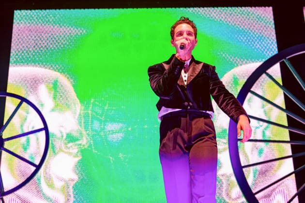 February 11, 2026, Manchester, United Kingdom: Mika (MICHAEL HOLBROOK PENNIMAN JR) performs on stage at the AO Arena, Manchester, UK, during his Spinning Out tour, delivering a flamboyant, high-energy set to a packed arena crowd. Manchester United Kingdom  - ZUMAp211 20260211_aap_p211_022 Copyright: xAndyxVonxPipx