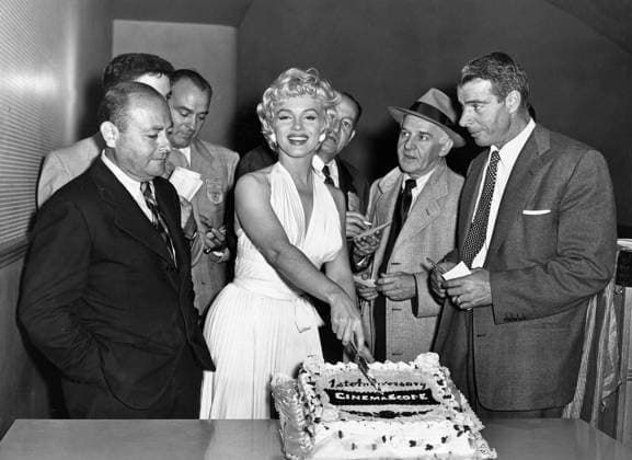 RECORD DATE NOT STATED THE SEVEN YEAR ITCH TCF, 1955, Marilyn Monroe, Joe DiMaggio EDITORIAL USE ONLY  Copyright: x
