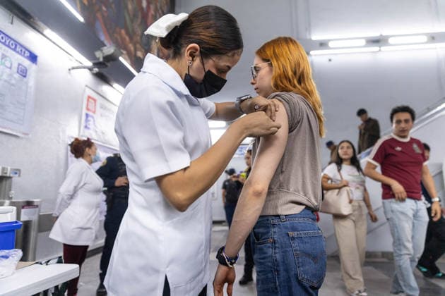Mexico City launches measles vaccination campaign amid national outbreak MEXICO CITY, MEXICO - FEBRUARY 11: A woman receives a dose of the measles vaccine during a mass vaccination campaign, at a subway station in Mexico City, Mexico on February 11, 2026. Mexico City launched an intensified measles vaccination campaign with fixed and mobile vaccination sites across the city as Mexico faces a major national outbreak that has surpassed 9,000 confirmed cases and left at least 28 people dead, amid a regional epidemiological alert issued by the Pan American Health Organization (PAHO). Daniel Cardenas Anadolu Mexico City Mexico. Editorial use only. Please get in touch for any other usage.  Copyright: x2026xAnadoluxDanielxCardenasx