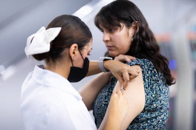 Mexico City launches measles vaccination campaign amid national outbreak MEXICO CITY, MEXICO - FEBRUARY 11: A woman receives a dose of the measles vaccine during a mass vaccination campaign, at a subway station in Mexico City, Mexico on February 11, 2026. Mexico City launched an intensified measles vaccination campaign with fixed and mobile vaccination sites across the city as Mexico faces a major national outbreak that has surpassed 9,000 confirmed cases and left at least 28 people dead, amid a regional epidemiological alert issued by the Pan American Health Organization (PAHO). Daniel Cardenas Anadolu Mexico City Mexico. Editorial use only. Please get in touch for any other usage.  Copyright: x2026xAnadoluxDanielxCardenasx