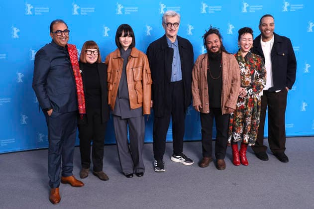 Shivendra Singh Dungarpur, Ewa Puszczynska, Bae Doona, Wim Wenders, Min Bahadur Bham, Hikari and Reinaldo Marcus Green at the photocall with the international jury at the Berlinale 2026 76 Berlin International Film Festival at the Hotel Grand Hyatt Berlin, 12 02 2026 Foto:xD.xBedrosianx xFuturexImagex jury_6218