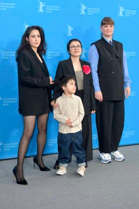 Laila Mahmudi, Liam Hussaini, Shahrbanoo Sadat and Katja Adomeit at the photocall for the feature film No Good Men Kabul Jan at the Berlinale 2026 76 Berlin International Film Festival at the Hotel Grand Hyatt Berlin, 12 02 2026 Foto:xM.xBehrensx xFuturexImagex men_6245