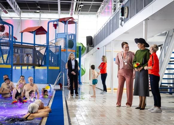 PURMEREND - Queen Maxima during a visit to the Leeghwaterbad swimming pool. Maxima is visiting the North Holland town to learn more about how residents are committed to improving their living environment. REMKO DE WAAL ANP netherlands out - belgium out  Copyright: xx x550464087x originalFilename: 550464087.jpg