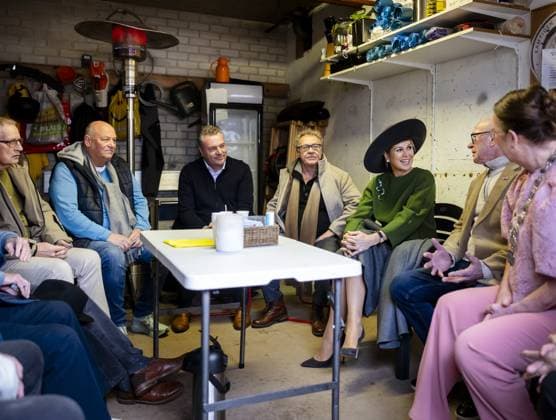 PURMEREND - Queen Maxima speaks with residents in a garage at Flat Het Dagboek. Maxima is visiting the North Holland town to learn more about how residents are committed to improving their living environment. REMKO DE WAAL ANP netherlands out - belgium out  Copyright: xx x550465330x originalFilename: 550465330.jpg