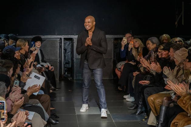 Frederick Anderson - Runway - February 2026 New York Fashion Week (NEW) Frederick Anderson - Runway - February 2026 New York Fashion Week. February 11, 2026, New York, New York, USA: Designer Frederick Anderson walks the runway finale at the Frederick Anderson fashion show during New York Fashion Week at Nebula on February 11, 2026 in New York City. (Credit: M10s TheNews2) (Foto: M10s Thenews2 imago images) Frederick Anderson - Runway - February 2026 New York Fashion Week  Copyright: xRonxAdarx