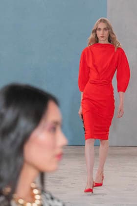A model walks the runway wearing pieces from Venezuelan designer Carolina Herrera s new collection in New York, United States, 12 February 2026. Herrera s collection is an ode to the creative power of women artists, patrons, gallery owners, collectors and muses, who wore her autumn-winter designs in New York. Carolina Herrera celebrates women in the arts at her fashion show in New York !ACHTUNG: NUR REDAKTIONELLE NUTZUNG!  Copyright: xÁngelxColmenaresx AME4423 20260212-55019375265_1