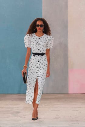 A model walks the runway wearing pieces from Venezuelan designer Carolina Herrera s new collection in New York, United States, 12 February 2026. Herrera s collection is an ode to the creative power of women artists, patrons, gallery owners, collectors and muses, who wore her autumn-winter designs in New York. Carolina Herrera celebrates women in the arts at her fashion show in New York !ACHTUNG: NUR REDAKTIONELLE NUTZUNG!  Copyright: xÁngelxColmenaresx AME4425 20260212-55019375276_1